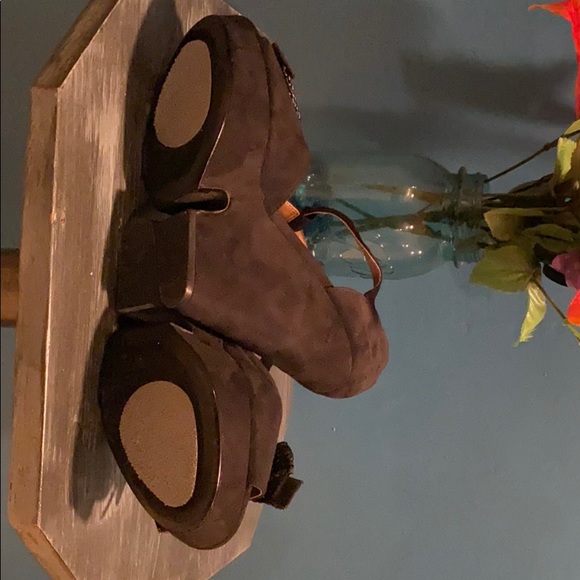 Crown Vintage open toe T-Strap Wedge - Picture 6 of 8